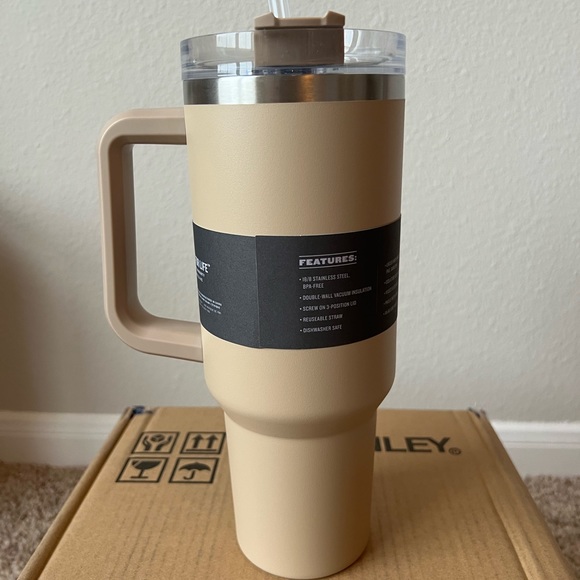 Stanley Adventure Quencher 40oz Travel Tumbler - Driftwood - Picture 2 of 6